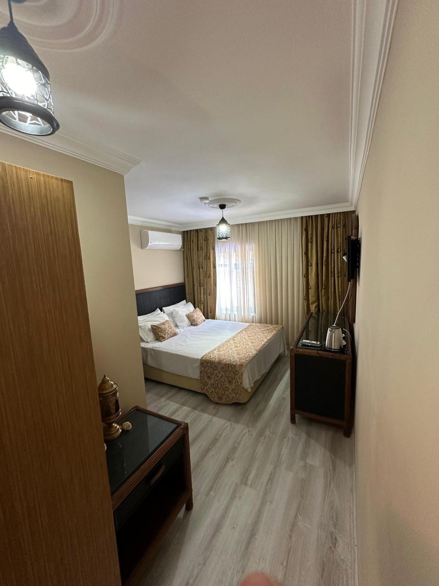 Loost Town Inn Hotel Antalya Exteriör bild